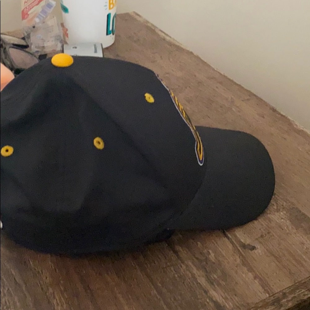 Adidas Lakers Hat - Picture 4 of 5